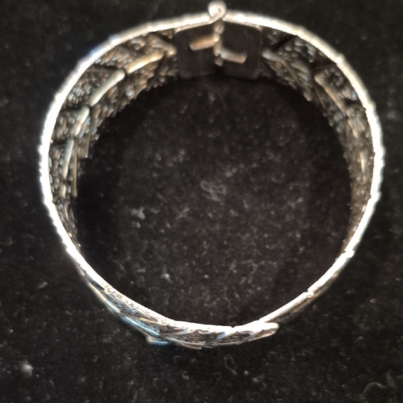 Silver Leaf Pattern Bracelet - Picture 3 of 6